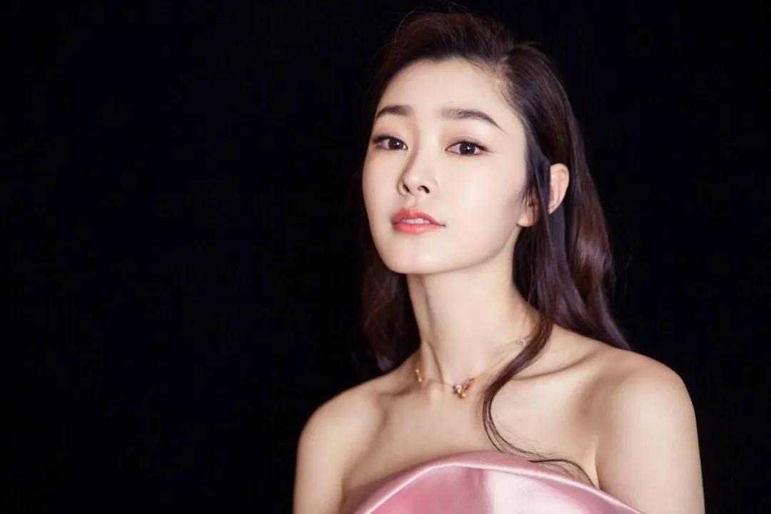 又手滑？宋轶点赞郑爽丑图再澄清，网友：骚操作不是第一次