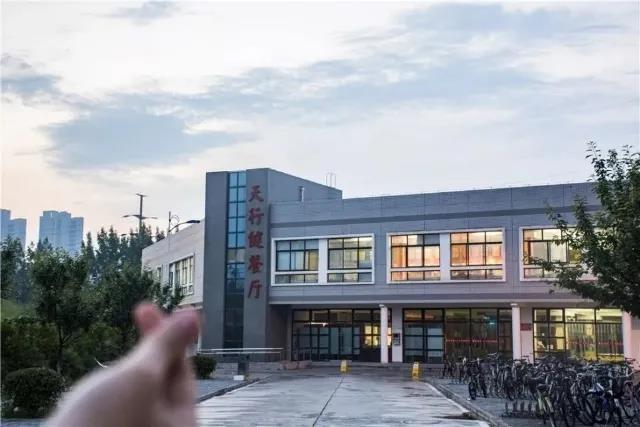 陕西最“豪华”大学之一!坐拥4大“网红”食堂,游泳馆、商业街一应俱全!