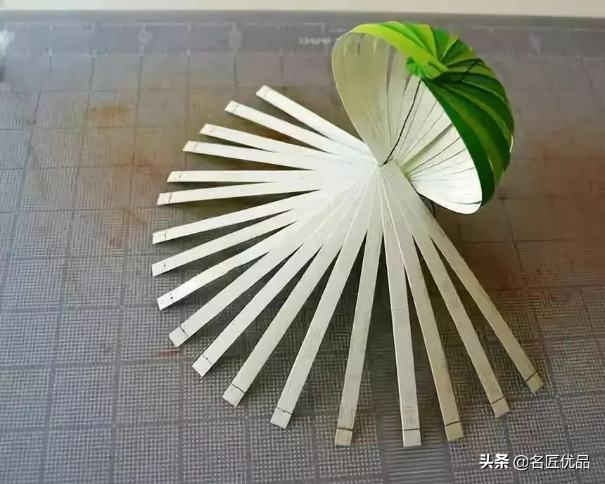 猪年手工制作纸灯笼,大红灯笼手工制作简约过年