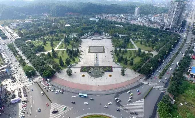 乐山大佛为何不属于石窟,乐山不止有大佛还有美食