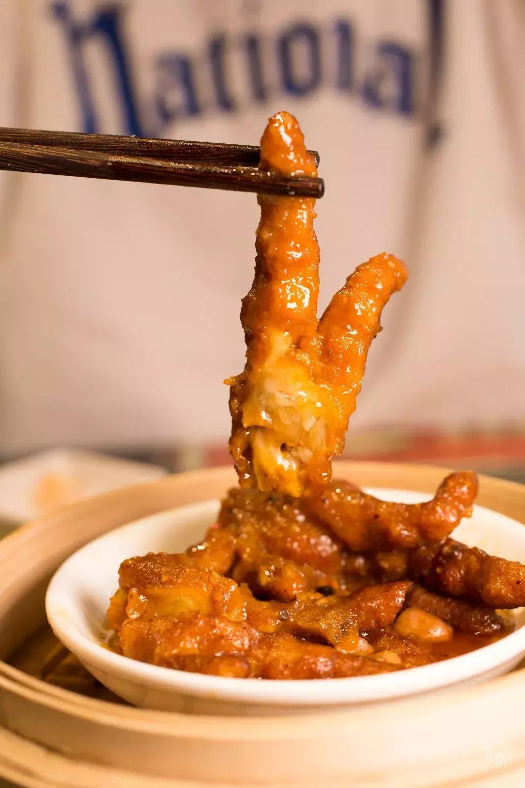 9元一个乌龟包，80+种港式茶点，这家超会卖萌的茶餐厅进门就送你