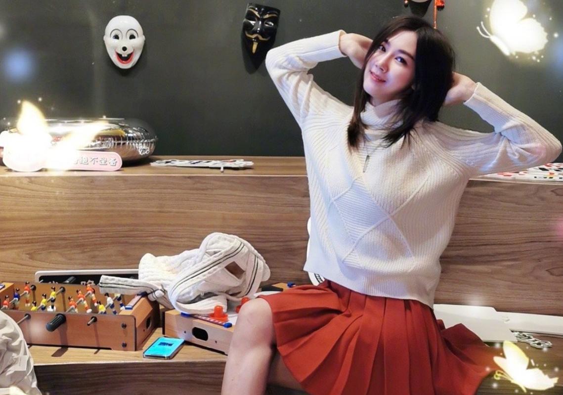 小苍lol现场解说,小苍重回LPL解说席视频