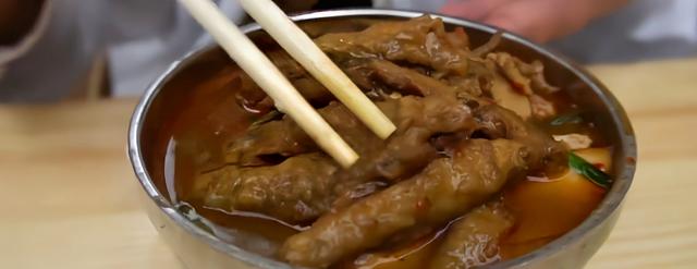 美女辞掉月薪4000的工作卖小吃,美女辞掉月薪4千工作卖小吃