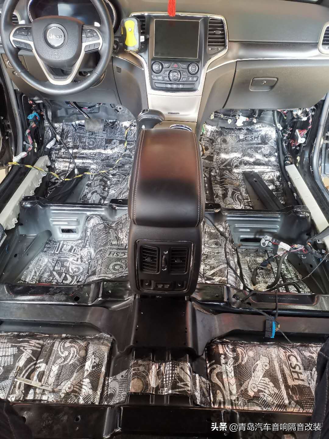 jeep切诺基音响改装,jeep隔音改装