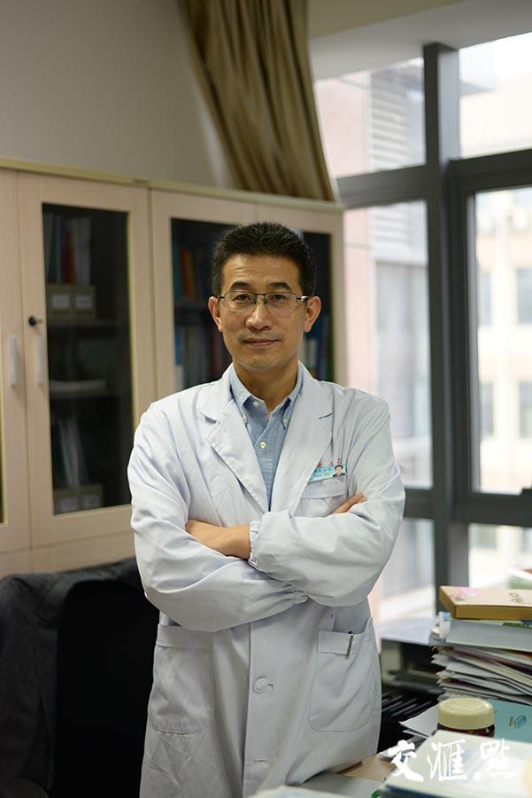 邱海波在医院,邱海波一夜白头完整视频