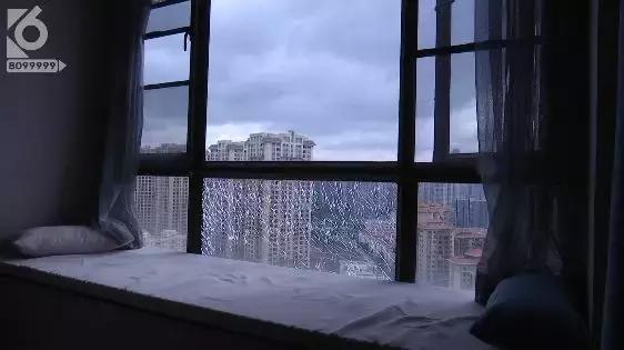 红星紫郡25层楼11家玻璃突然爆裂这次没有临时工物管甩锅给天气