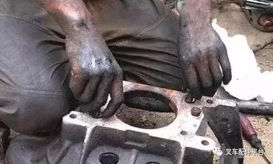 叉车师傅的辛苦与感受,别再抱怨养车难