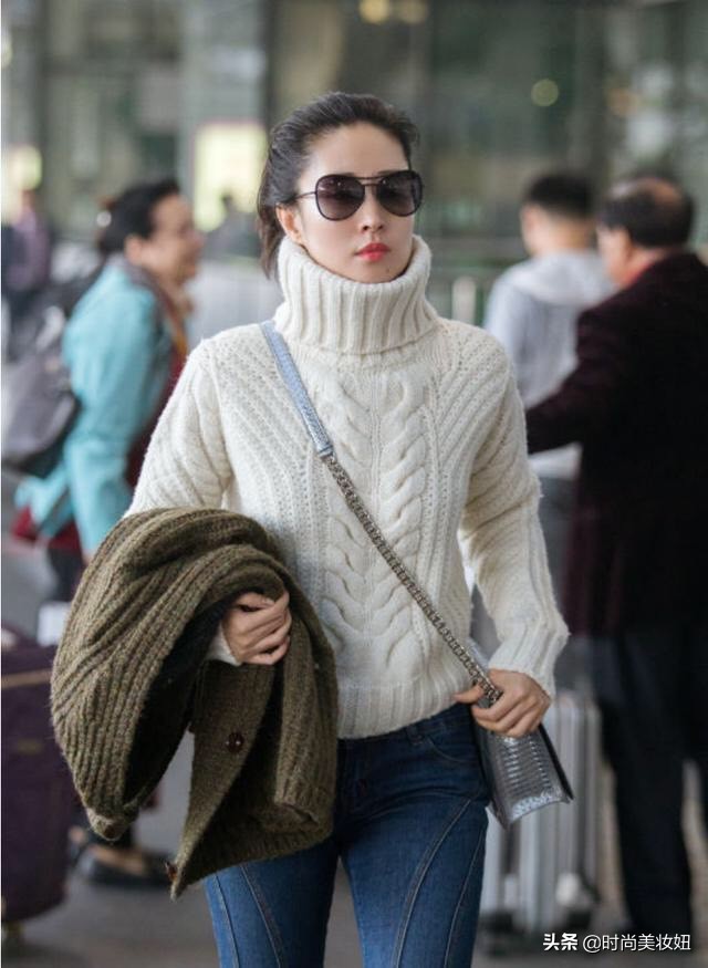 43岁刘敏涛穿露脐装,44岁刘敏涛穿阔腿裤