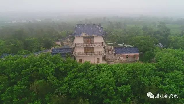 蓝天白云湖面碧波荡漾天然氧吧,湖光岩大自然天然氧吧