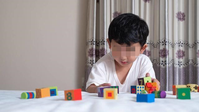 李玫瑾教授谈男孩最大的特点,李玫瑾教育孩子最好是父母陪伴