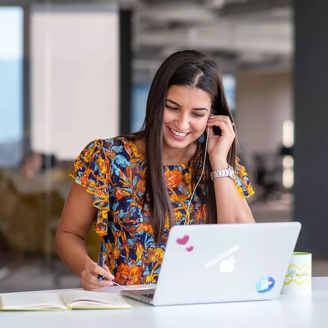 女人为什么总是爱买衣服,爱买衣服的女人有多好配音