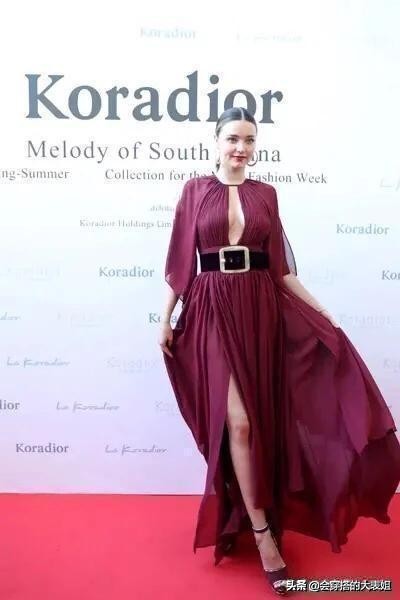 米兰达可儿优雅迷人又亮眼又吸睛,米兰达可儿在维密秀