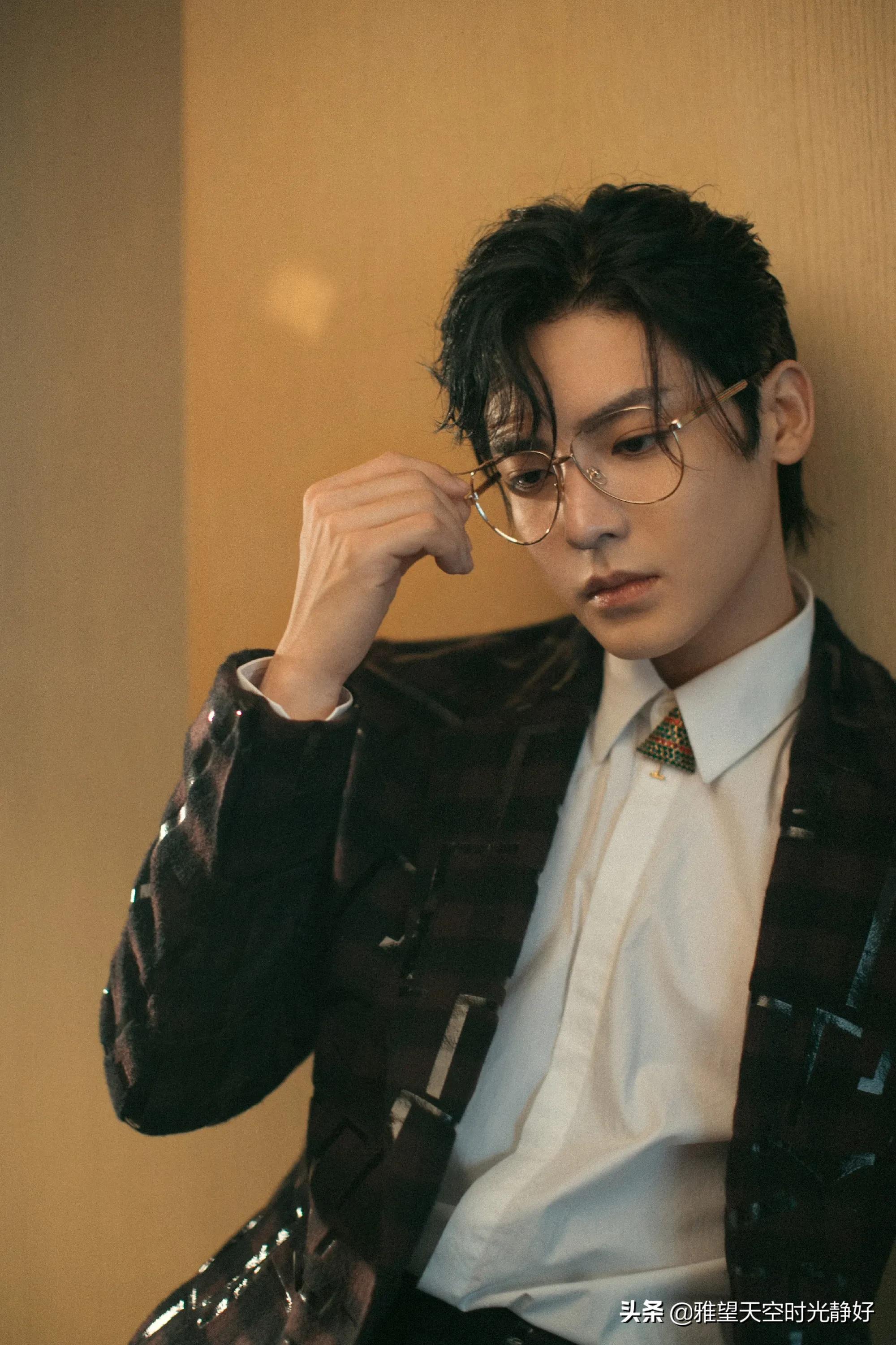 盘点国内男明星眼镜杀高清写真照斯文帅气沉稳内敛雅致贵气