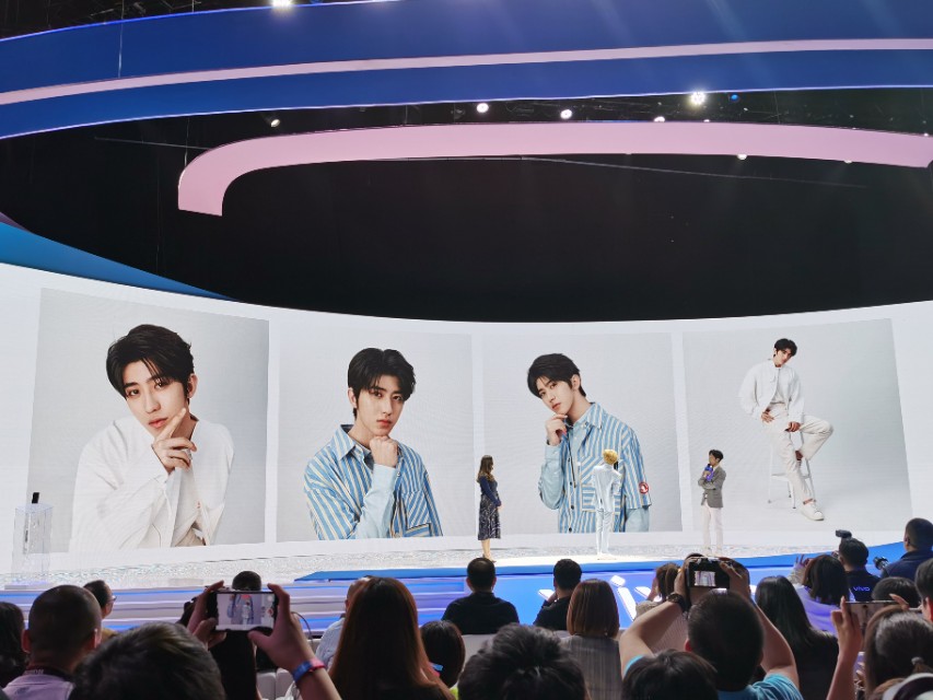 蔡徐坤代言的爆款vivos5,一分钟了解蔡徐坤代言的vivos5