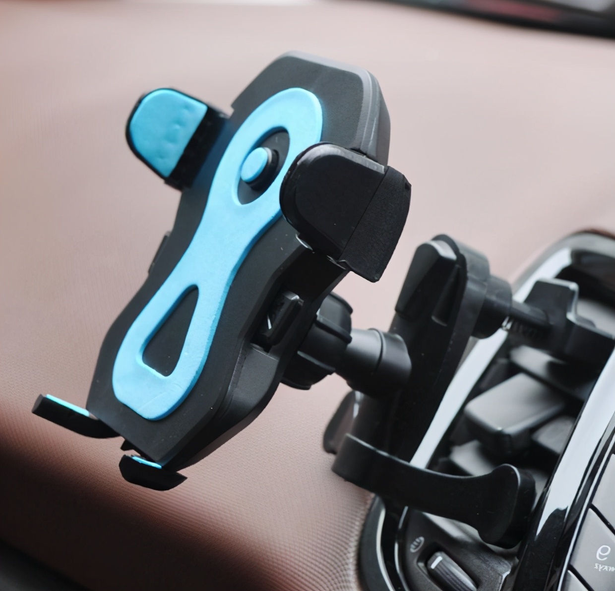 开车需谨记这五点,提醒大家车不要放路边