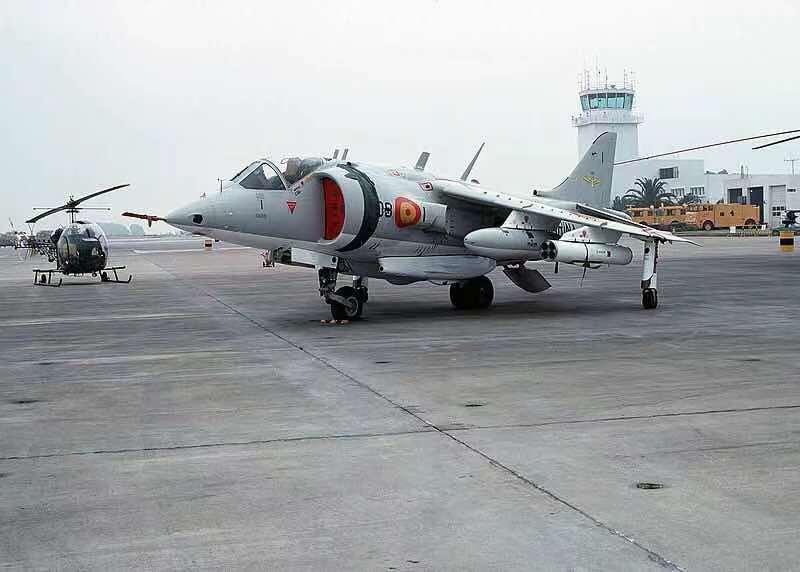 av8海鹞攻击机,鹞式战斗机和a-10攻击机