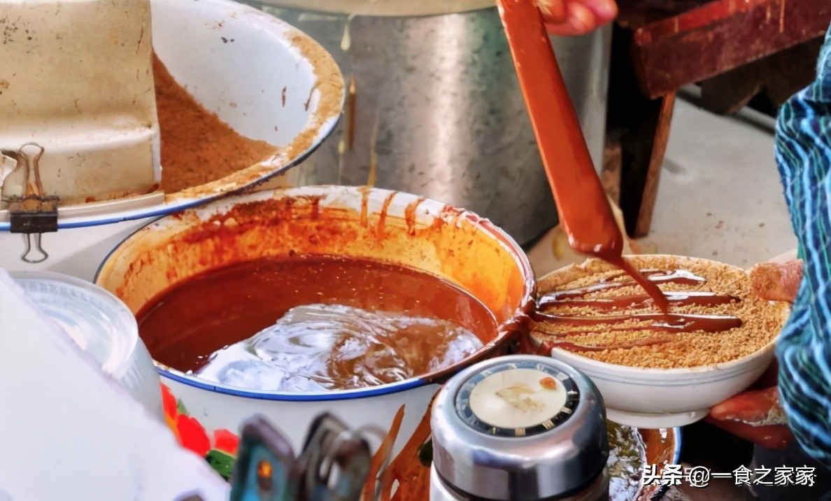 去天津一定要品尝正宗的煎饼果子,天津早饭一般吃啥煎饼果子