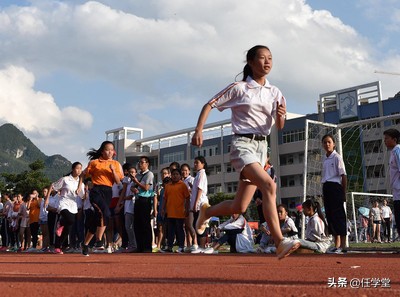 一年级孩子上课不听话吵闹怎么办,当学生在课堂吵闹的时候怎么办