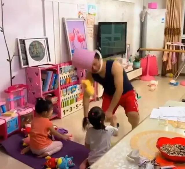 盘点爸爸哄女儿的暖心瞬间,为什么爸爸更容易逗女儿开心