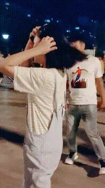 搞笑GIF段子:.我的小萝莉呢?你还我的小萝莉