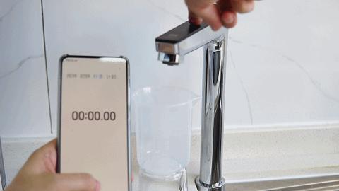 房价那么贵一点也不能浪费,台面净热一体净水机测评