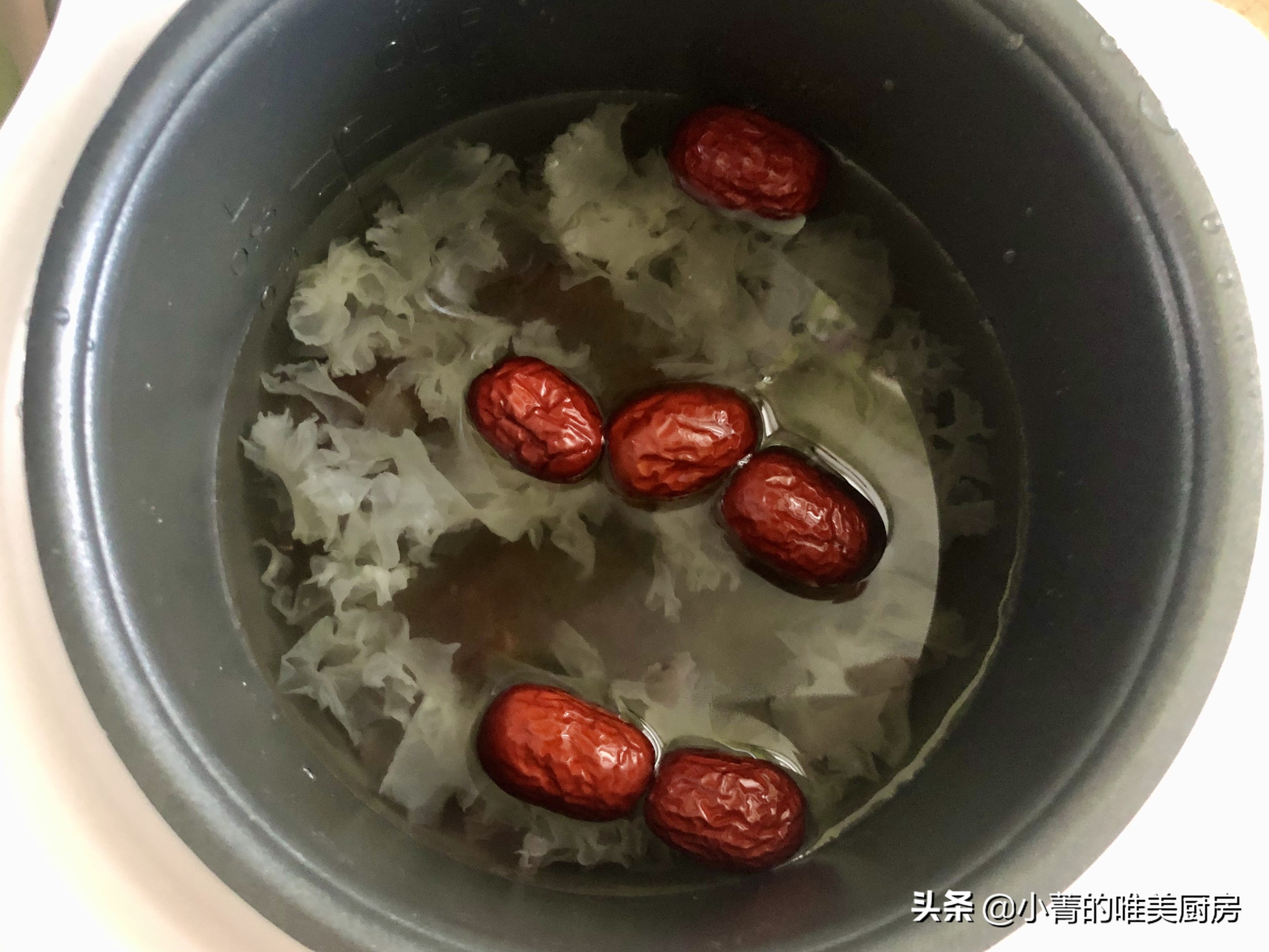 桃胶皂角米雪耳羹,桃胶皂角米雪燕银耳羹图片