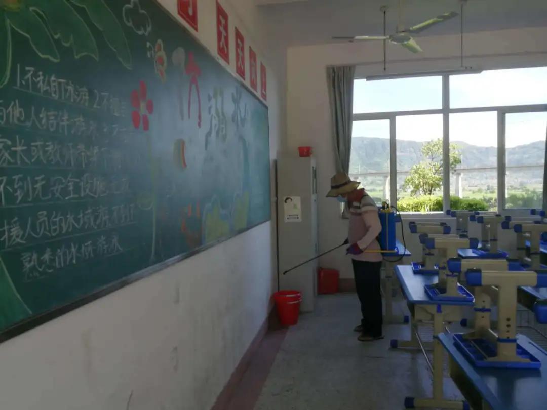 除四害,防疾病;勤消毒,抗疫情——记透堡中心小学除四害、抗疫情,防控进行时