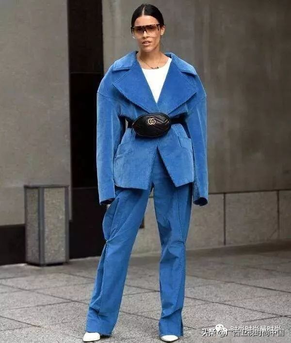 男灯芯绒裤子的搭法,灯芯绒中款穿搭