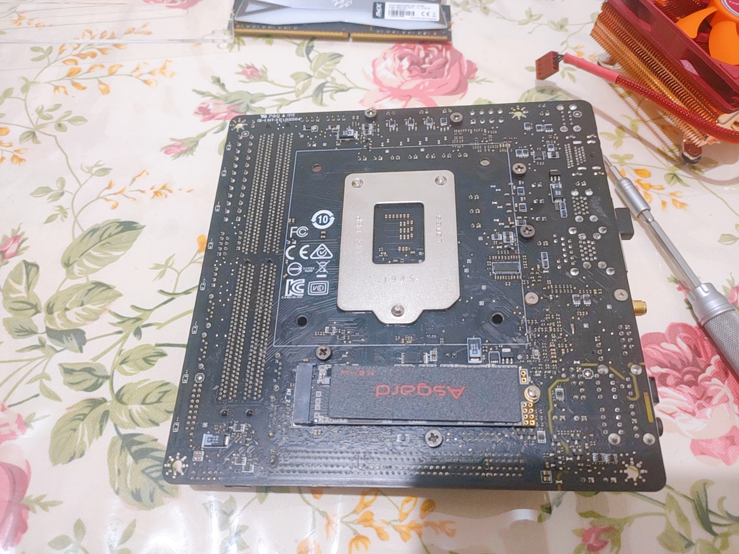 超频三蜂鸟机箱和机械大师c24,超频三蜂鸟2机箱什么材质