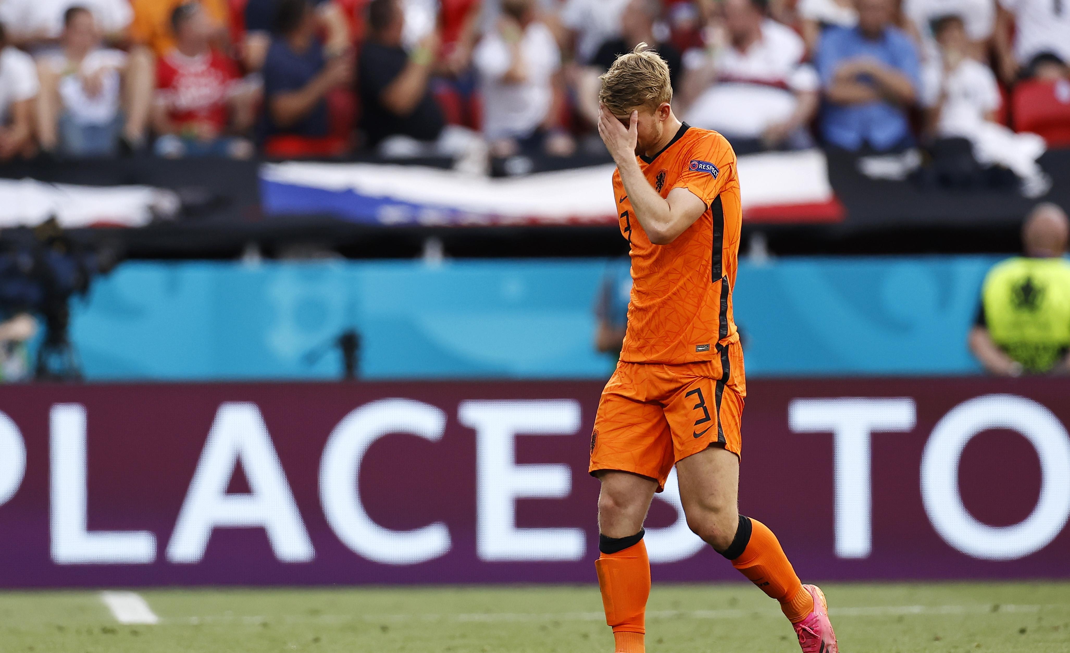 阵容不差的荷兰为何成为大赛软脚虾，7年的等待终成幻影