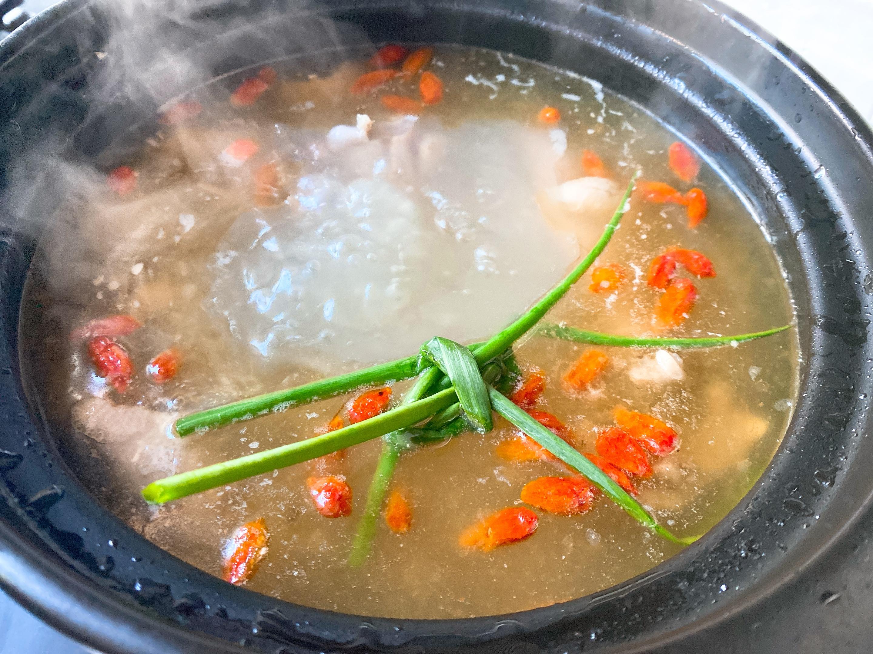 鸭汤焯水后要不要炒一下,高丽参鸭汤鸭子要焯水吗