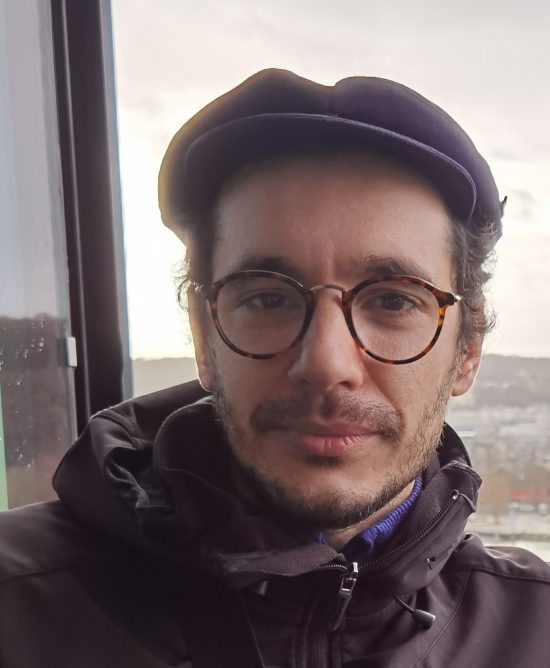 手机摄像头刮花了影响拍照吗,手机摄像头玻璃刮花有影响吗