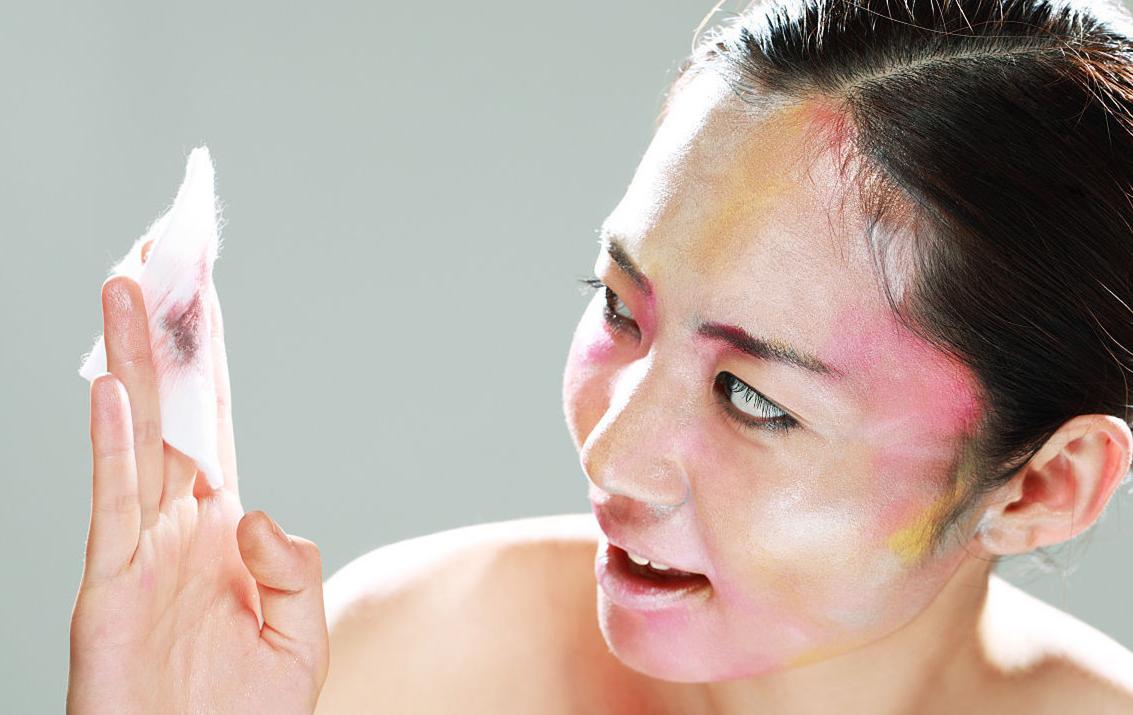 没卸妆水怎么卸眼妆比较干净,没卸妆水怎么卸遮瑕