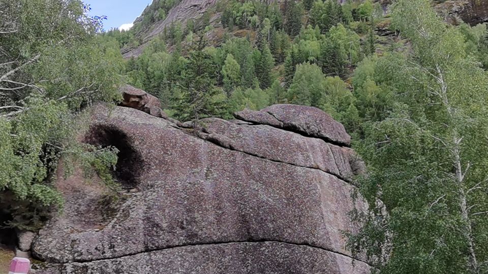 新疆天路可可托海,坐大巴从新疆去哈萨克斯坦