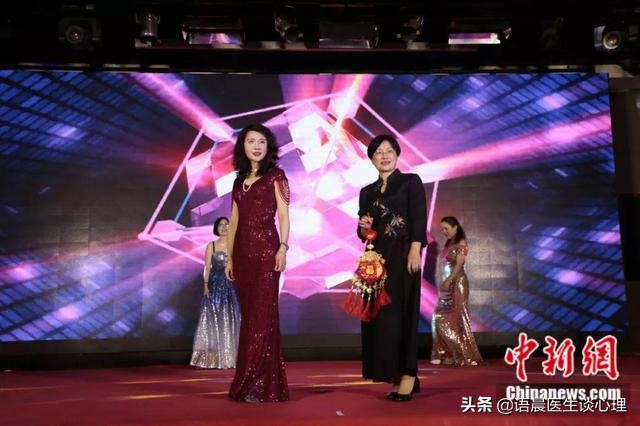 女医生剃光头原因,女护士剃光头热议