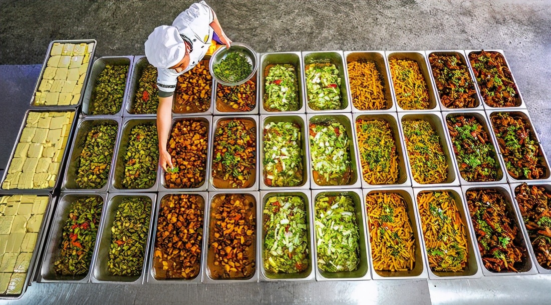 部队伙食真实是怎么样的,现在部队的伙食怎么样