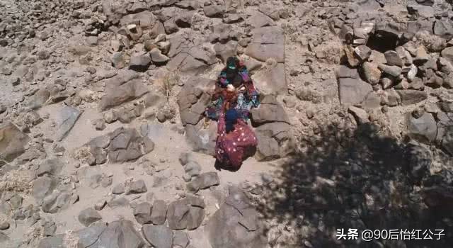 她4岁被*暴强**，13岁逃婚，如今令28个国家的男人闻风丧胆