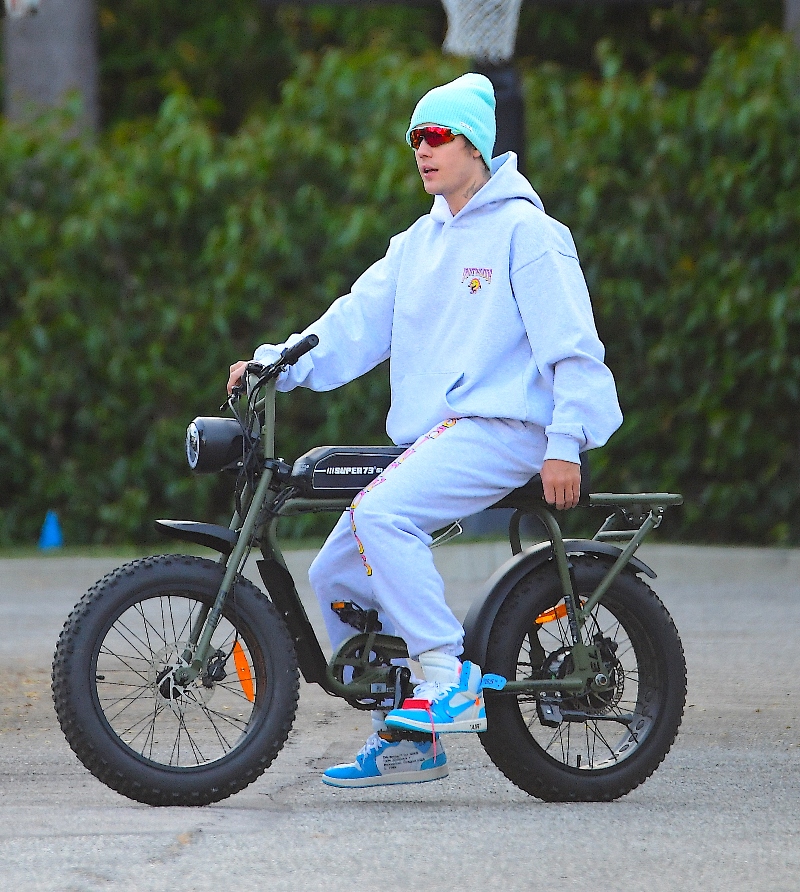 aj又硬又难穿,aj为什么比耐克贵