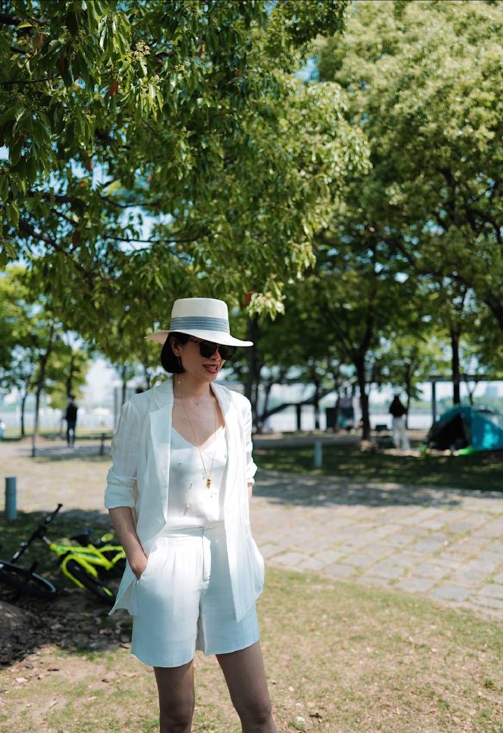 吕燕穿休闲装图片,吕燕的穿衣打扮