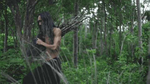 他卖掉豪宅搬进山洞,做出一个全世界风景最好的厕所