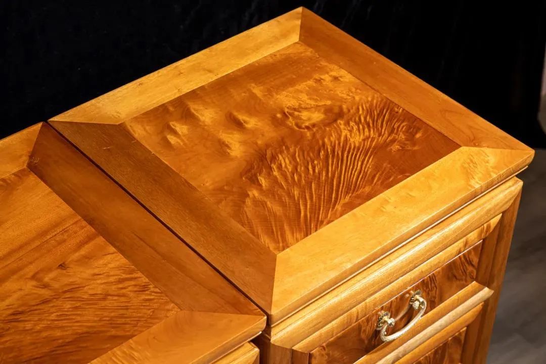 实木家具颜色深浅不一,实木家具木种