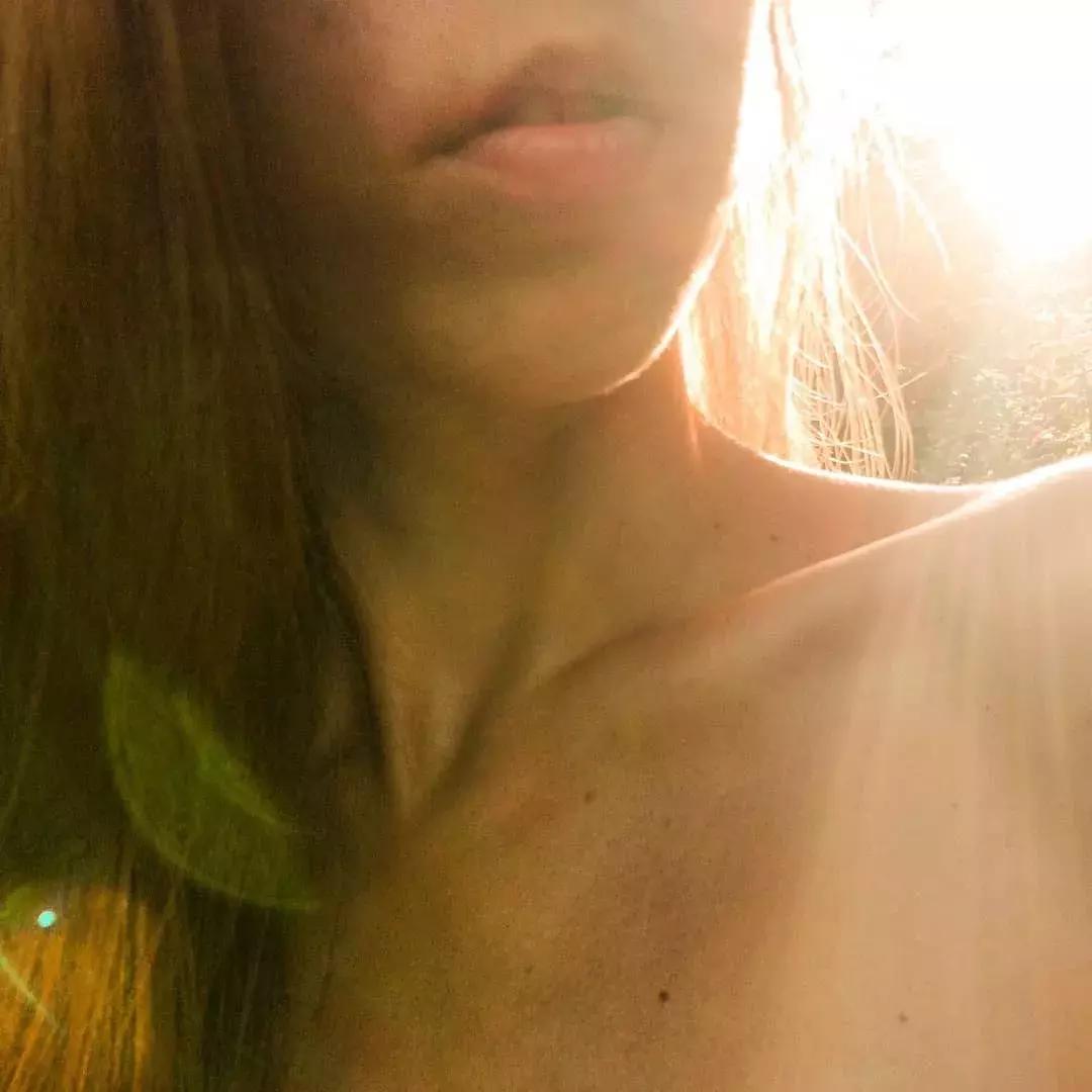 夏天雪纺裙子露肩怎么办 (夏天露肩衣服怎么处理)