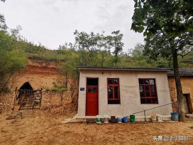 屋檐下接水的水槽叫什么,屋檐下的水桶