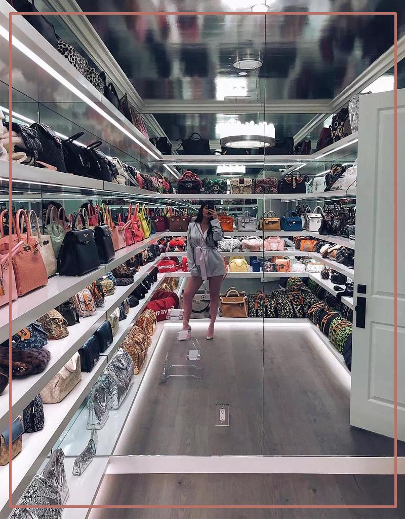 包包怎么斜挎背好看,大号包包怎么背出时尚感