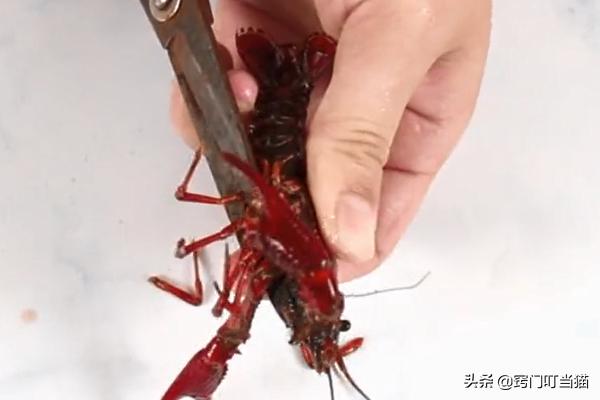 洗小龙虾夹烂手怎么处理,清理小龙虾总被夹手怎么办