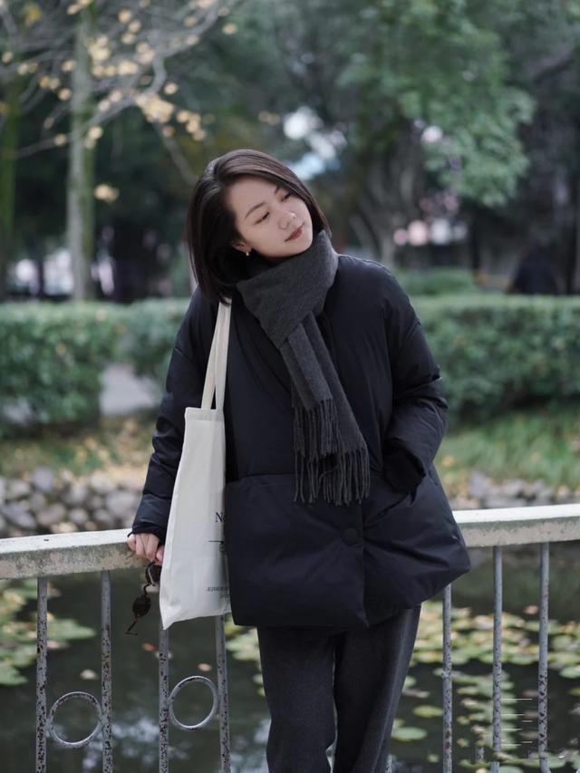 羽绒服去灰小诀窍,黑色羽绒服沾灰尘是质量问题吗