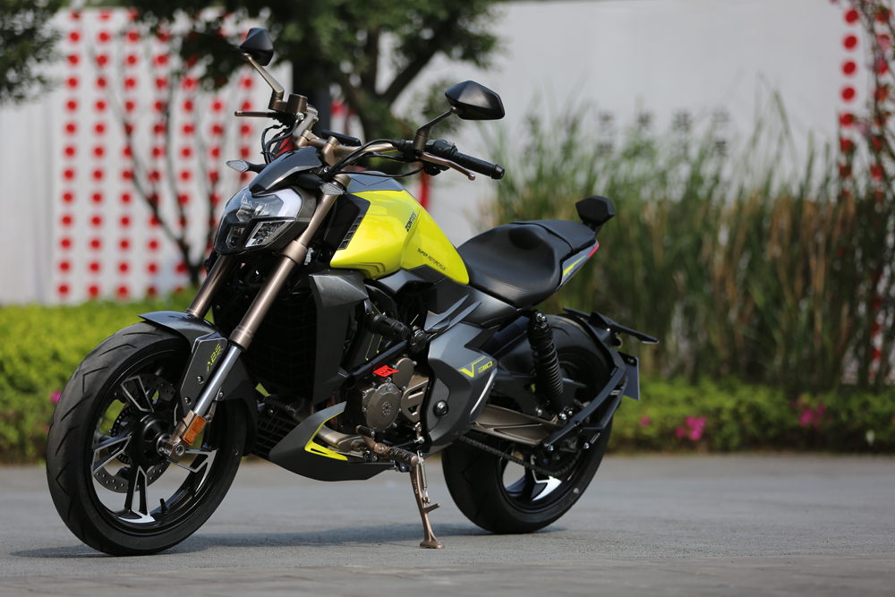 升仕310V试驾/多图:舒适好骑的运动太子车,标配ABS,全LED灯具