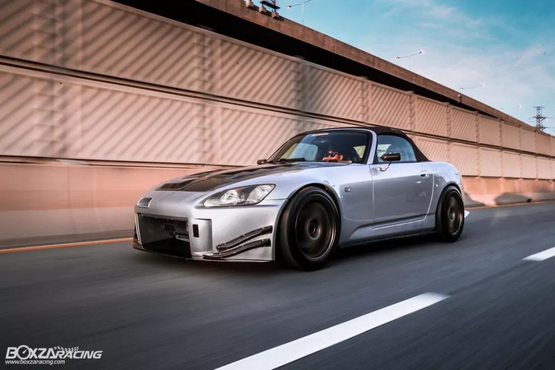 带你走进本田s2000,本田跑车s2000第一视角