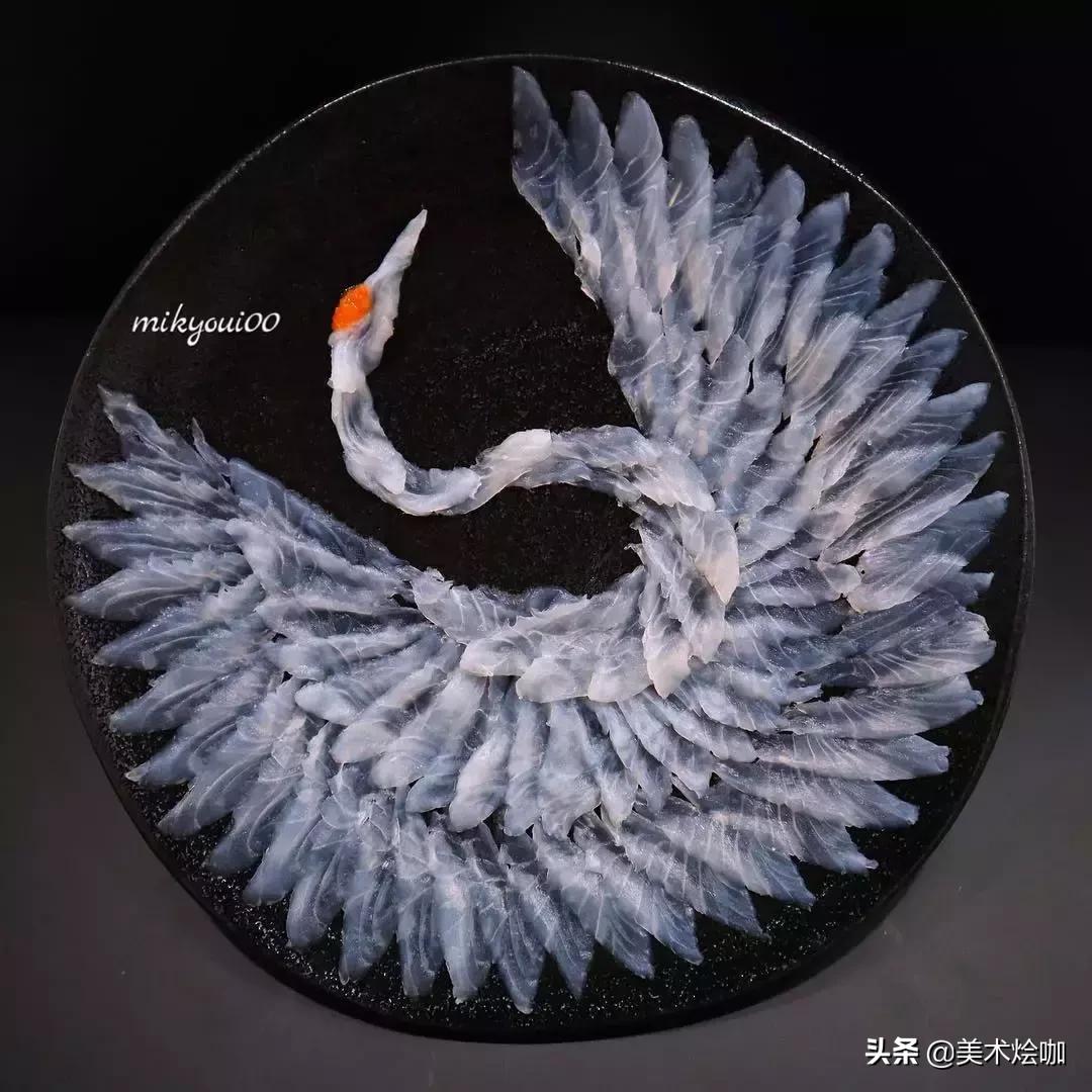 这是家里有矿吗,用三文鱼作画也能美到爆