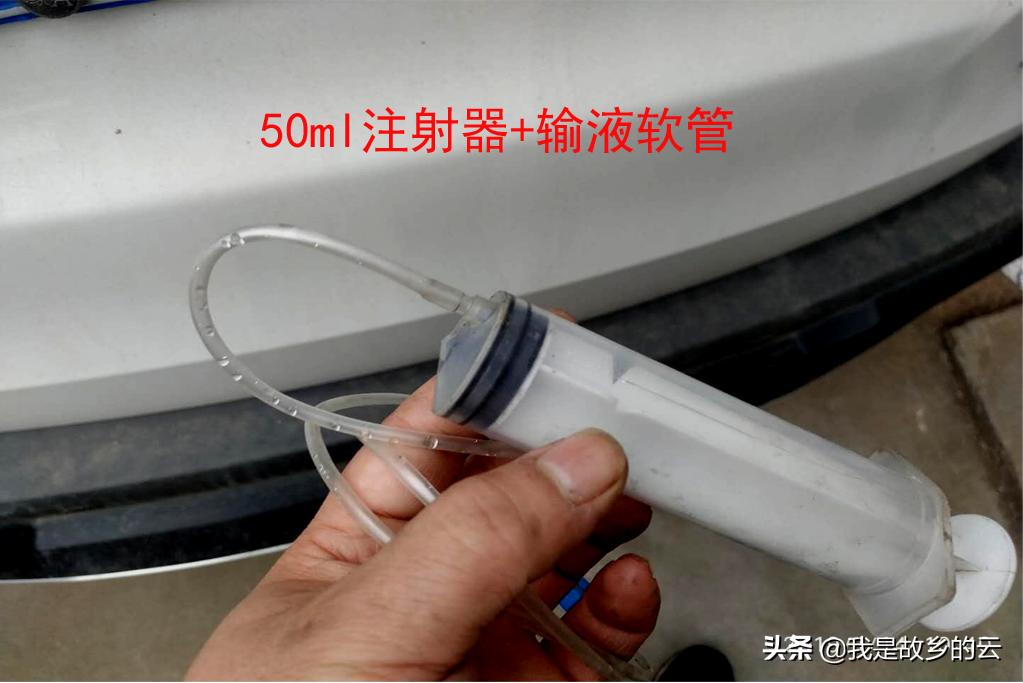 机油加多了一点点要不要紧,机油加多了对发动机有什么影响